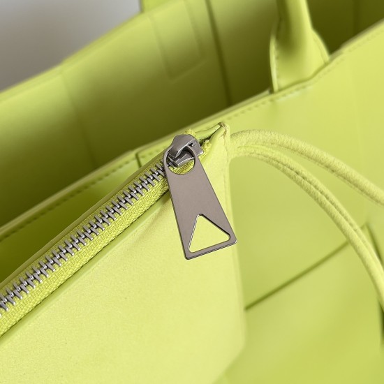 BottegaVeneta Large Arco Tote Bag