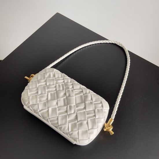 BottegaVeneta Knot On Strap Dinner Package Size: 20.5*6*12.5CM