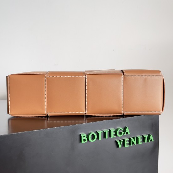 BottegaVeneta Large Arco Tote Bag